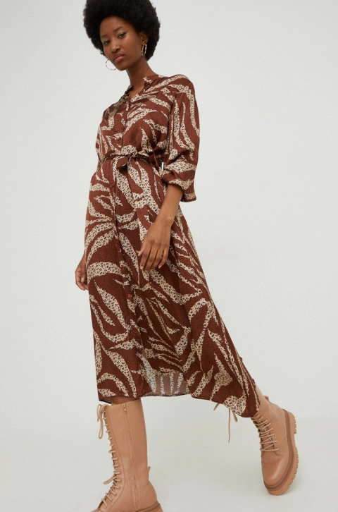 Answear Lab rochie din matase culoarea maro, midi, drept