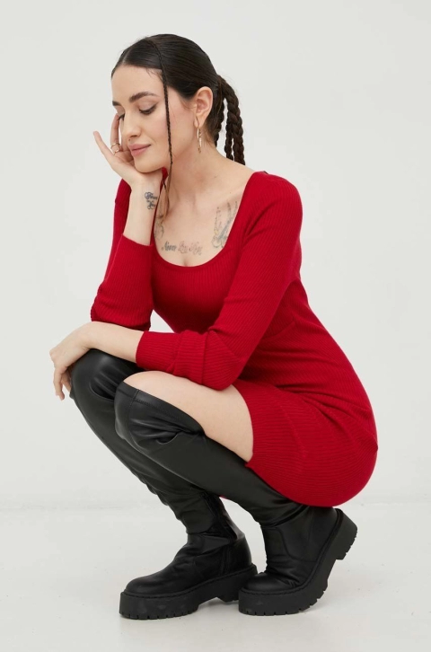Hollister Co. rochie culoarea rosu, mini, mulata