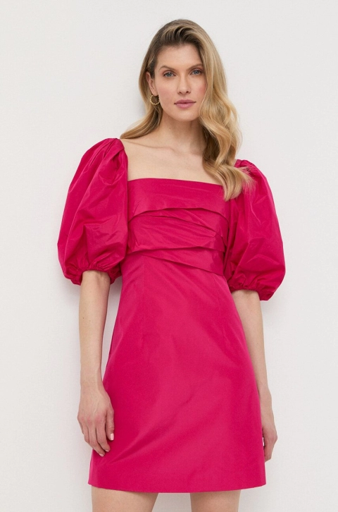 Marella rochie culoarea roz, mini, evazati