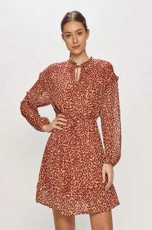 Only Rochie culoarea roz,