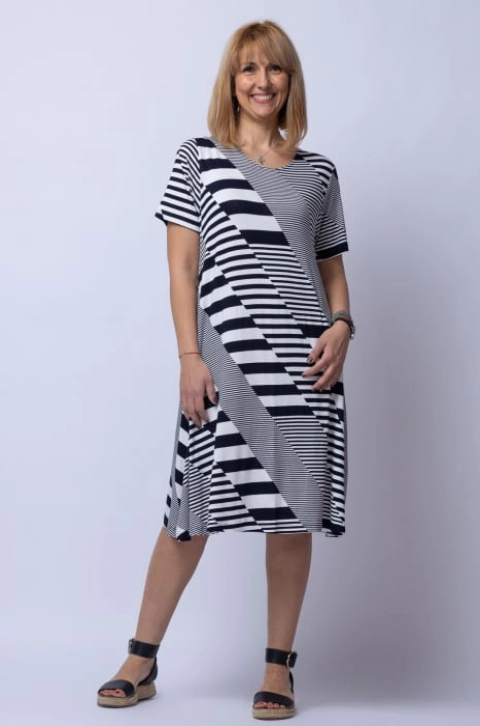 Rochie A line midi, din tricot alb - negru