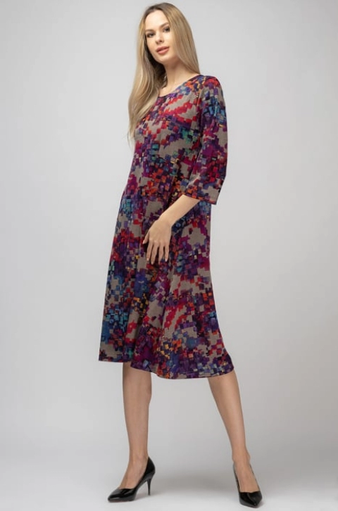 Rochie A line midi, fundal gri si imprimeu multicolor, din vascoza