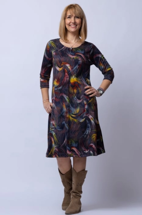 Rochie A line midi, imprimeu predominant in nuante de gri-galben, din vascoza