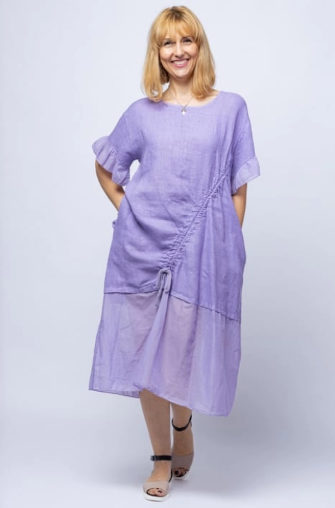 Rochie casual lila din in, cu siret oblic si volan la maneci