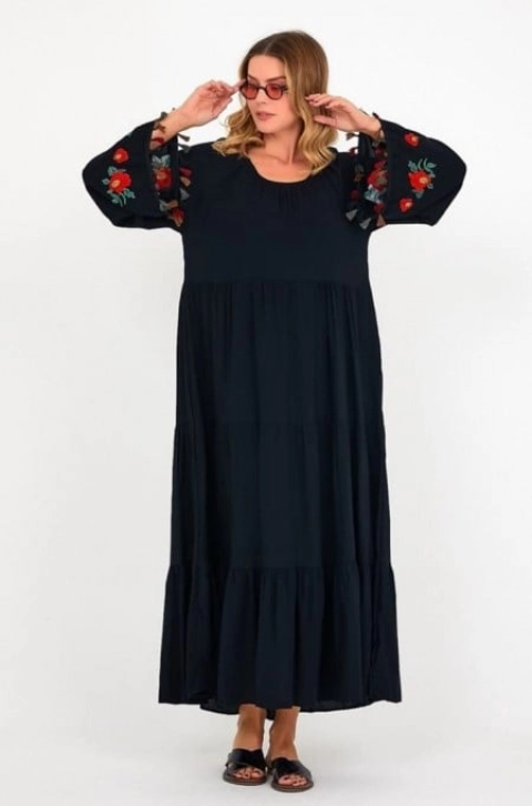 Rochie cu volane si broderie flori rosii pe maneci, din vascoza