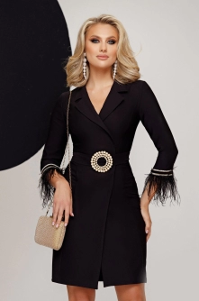 Rochie de ocazie Fofy tip sacou neagra cu catarama glamour si aplicatii de pene