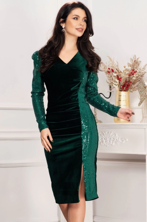 Rochie de ocazie verde cu fronseuri si paiete pe o parte