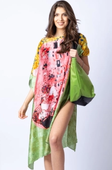 Rochie de plaja tip poncho din matase cu stilizare Sarutul pe fond verde