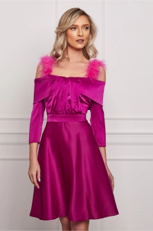 Rochie Dy Fashion fucsia cu pene la umeri si pliuri pe bust