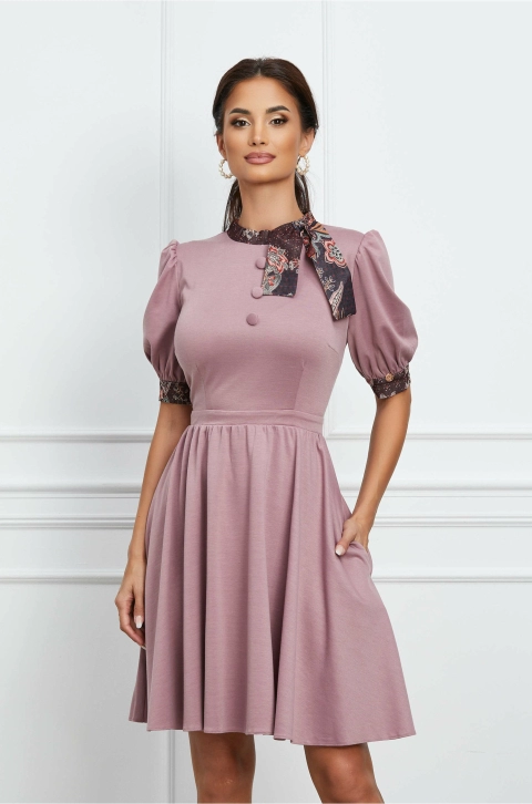 Rochie Dy Fashion lila cu mansete si guler cu imprimeu