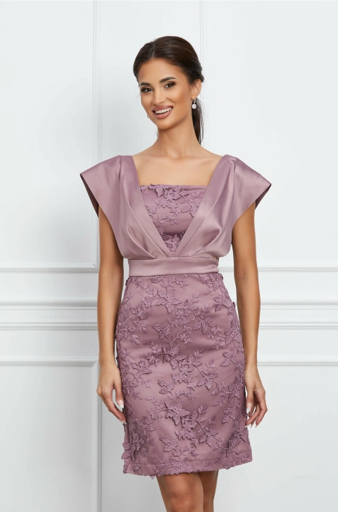 Rochie Dy Fashion roz din dantela cu tafta pe umeri