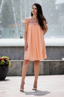 Rochie eleganta din voal peach lejera cu dantela in partea de sus