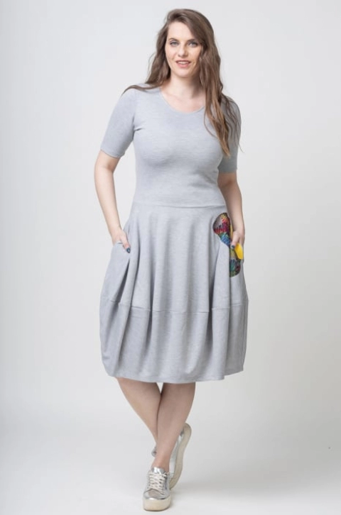 Rochie gri midi de tip lalea, cu aplicatie cusuta in forma de fluture