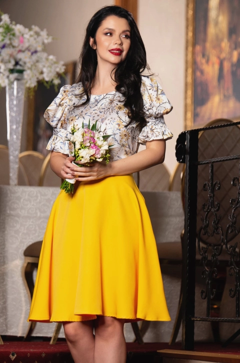 Rochie InPuff galbena cu maneci bufante si flori delicate