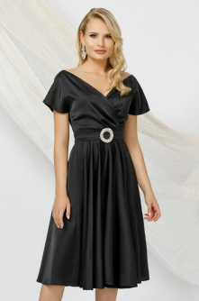 Rochie midi Pretty Girl neagra in clos de ocazie cu decolteu petrecut