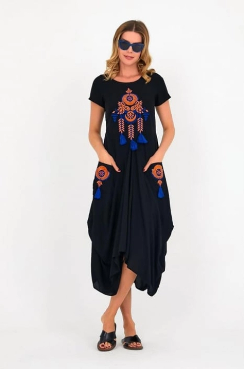 Rochie neagra in colturi cu broderie portocalie Dreamcatcher si ciucuri, din vascoza