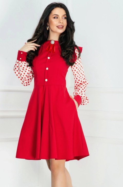 Rochie rosie InPuff in clos cu volane la umeri si imprimeu buline